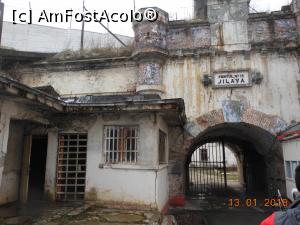 [P01] Fortul 13 Jilava - Din curtea penitenciarului, intrarea în fort.  » foto by iulianic
 - 
<span class="allrVoted glyphicon glyphicon-heart hidden" id="av938061"></span>
<a class="m-l-10 hidden" id="sv938061" onclick="voting_Foto_DelVot(,938061,23340)" role="button">șterge vot <span class="glyphicon glyphicon-remove"></span></a>
<a id="v9938061" class=" c-red"  onclick="voting_Foto_SetVot(938061)" role="button"><span class="glyphicon glyphicon-heart-empty"></span> <b>LIKE</b> = Votează poza</a> <img class="hidden"  id="f938061W9" src="/imagini/loader.gif" border="0" /><span class="AjErrMes hidden" id="e938061ErM"></span>