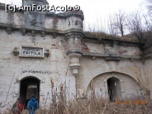 [P10] Fortul 1 Chitila - Fațada cu emblemă a primului fort construit din centura de apărare a capitalei.  » foto by iulianic
 - 
<span class="allrVoted glyphicon glyphicon-heart hidden" id="av938070"></span>
<a class="m-l-10 hidden" id="sv938070" onclick="voting_Foto_DelVot(,938070,23340)" role="button">șterge vot <span class="glyphicon glyphicon-remove"></span></a>
<a id="v9938070" class=" c-red"  onclick="voting_Foto_SetVot(938070)" role="button"><span class="glyphicon glyphicon-heart-empty"></span> <b>LIKE</b> = Votează poza</a> <img class="hidden"  id="f938070W9" src="/imagini/loader.gif" border="0" /><span class="AjErrMes hidden" id="e938070ErM"></span>