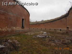 [P02] Fortul 13 Jilava - Zidurile fortificate de la Jilava.  » foto by iulianic
 - 
<span class="allrVoted glyphicon glyphicon-heart hidden" id="av938062"></span>
<a class="m-l-10 hidden" id="sv938062" onclick="voting_Foto_DelVot(,938062,23340)" role="button">șterge vot <span class="glyphicon glyphicon-remove"></span></a>
<a id="v9938062" class=" c-red"  onclick="voting_Foto_SetVot(938062)" role="button"><span class="glyphicon glyphicon-heart-empty"></span> <b>LIKE</b> = Votează poza</a> <img class="hidden"  id="f938062W9" src="/imagini/loader.gif" border="0" /><span class="AjErrMes hidden" id="e938062ErM"></span>