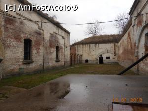 [P35] Fortul 13 Jilava - Curte interioară.  » foto by iulianic
 - 
<span class="allrVoted glyphicon glyphicon-heart hidden" id="av938095"></span>
<a class="m-l-10 hidden" id="sv938095" onclick="voting_Foto_DelVot(,938095,23340)" role="button">șterge vot <span class="glyphicon glyphicon-remove"></span></a>
<a id="v9938095" class=" c-red"  onclick="voting_Foto_SetVot(938095)" role="button"><span class="glyphicon glyphicon-heart-empty"></span> <b>LIKE</b> = Votează poza</a> <img class="hidden"  id="f938095W9" src="/imagini/loader.gif" border="0" /><span class="AjErrMes hidden" id="e938095ErM"></span>