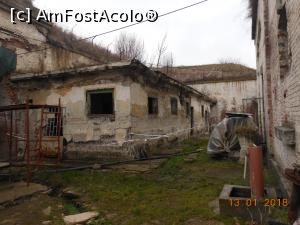 [P40] Fortul 13 Jilava - Clădiri roase de vreme.  » foto by iulianic
 - 
<span class="allrVoted glyphicon glyphicon-heart hidden" id="av938100"></span>
<a class="m-l-10 hidden" id="sv938100" onclick="voting_Foto_DelVot(,938100,23340)" role="button">șterge vot <span class="glyphicon glyphicon-remove"></span></a>
<a id="v9938100" class=" c-red"  onclick="voting_Foto_SetVot(938100)" role="button"><span class="glyphicon glyphicon-heart-empty"></span> <b>LIKE</b> = Votează poza</a> <img class="hidden"  id="f938100W9" src="/imagini/loader.gif" border="0" /><span class="AjErrMes hidden" id="e938100ErM"></span>