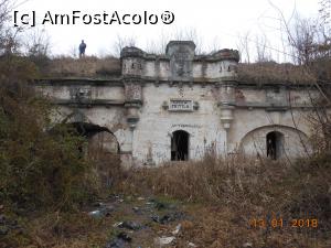 [P09] Fortul 1 Chitila - Fațada cu intrarea inundată.  » foto by iulianic
 - 
<span class="allrVoted glyphicon glyphicon-heart hidden" id="av938069"></span>
<a class="m-l-10 hidden" id="sv938069" onclick="voting_Foto_DelVot(,938069,23340)" role="button">șterge vot <span class="glyphicon glyphicon-remove"></span></a>
<a id="v9938069" class=" c-red"  onclick="voting_Foto_SetVot(938069)" role="button"><span class="glyphicon glyphicon-heart-empty"></span> <b>LIKE</b> = Votează poza</a> <img class="hidden"  id="f938069W9" src="/imagini/loader.gif" border="0" /><span class="AjErrMes hidden" id="e938069ErM"></span>