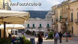 [P26] Piazza Duomo - Ragusa Ibla » foto by mecut
 - 
<span class="allrVoted glyphicon glyphicon-heart hidden" id="av946115"></span>
<a class="m-l-10 hidden" id="sv946115" onclick="voting_Foto_DelVot(,946115,23381)" role="button">șterge vot <span class="glyphicon glyphicon-remove"></span></a>
<a id="v9946115" class=" c-red"  onclick="voting_Foto_SetVot(946115)" role="button"><span class="glyphicon glyphicon-heart-empty"></span> <b>LIKE</b> = Votează poza</a> <img class="hidden"  id="f946115W9" src="/imagini/loader.gif" border="0" /><span class="AjErrMes hidden" id="e946115ErM"></span>