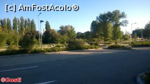 [P01] Parcul din fața hotelului; se văd și locuri de parcare.  » foto by Costi
 - 
<span class="allrVoted glyphicon glyphicon-heart hidden" id="av941403"></span>
<a class="m-l-10 hidden" id="sv941403" onclick="voting_Foto_DelVot(,941403,23385)" role="button">șterge vot <span class="glyphicon glyphicon-remove"></span></a>
<a id="v9941403" class=" c-red"  onclick="voting_Foto_SetVot(941403)" role="button"><span class="glyphicon glyphicon-heart-empty"></span> <b>LIKE</b> = Votează poza</a> <img class="hidden"  id="f941403W9" src="/imagini/loader.gif" border="0" /><span class="AjErrMes hidden" id="e941403ErM"></span>