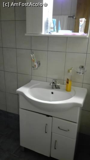 [P06] baia, mobilier cam jerpelit » foto by monaca
 - 
<span class="allrVoted glyphicon glyphicon-heart hidden" id="av978973"></span>
<a class="m-l-10 hidden" id="sv978973" onclick="voting_Foto_DelVot(,978973,23394)" role="button">șterge vot <span class="glyphicon glyphicon-remove"></span></a>
<a id="v9978973" class=" c-red"  onclick="voting_Foto_SetVot(978973)" role="button"><span class="glyphicon glyphicon-heart-empty"></span> <b>LIKE</b> = Votează poza</a> <img class="hidden"  id="f978973W9" src="/imagini/loader.gif" border="0" /><span class="AjErrMes hidden" id="e978973ErM"></span>