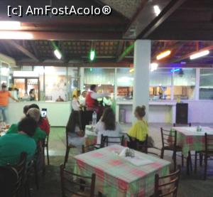 [P16] 40 Platania Grill - dansatorii și publicul (în stânga, grupul de turiști români)  » foto by Carmen Ion
 - 
<span class="allrVoted glyphicon glyphicon-heart hidden" id="av1143969"></span>
<a class="m-l-10 hidden" id="sv1143969" onclick="voting_Foto_DelVot(,1143969,23402)" role="button">șterge vot <span class="glyphicon glyphicon-remove"></span></a>
<a id="v91143969" class=" c-red"  onclick="voting_Foto_SetVot(1143969)" role="button"><span class="glyphicon glyphicon-heart-empty"></span> <b>LIKE</b> = Votează poza</a> <img class="hidden"  id="f1143969W9" src="/imagini/loader.gif" border="0" /><span class="AjErrMes hidden" id="e1143969ErM"></span>