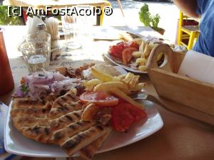 [P17] Gyros de pui, gyros de porc la taverna O Giros Tou Dionisi » foto by irinad
 - 
<span class="allrVoted glyphicon glyphicon-heart hidden" id="av942380"></span>
<a class="m-l-10 hidden" id="sv942380" onclick="voting_Foto_DelVot(,942380,23402)" role="button">șterge vot <span class="glyphicon glyphicon-remove"></span></a>
<a id="v9942380" class=" c-red"  onclick="voting_Foto_SetVot(942380)" role="button"><span class="glyphicon glyphicon-heart-empty"></span> <b>LIKE</b> = Votează poza</a> <img class="hidden"  id="f942380W9" src="/imagini/loader.gif" border="0" /><span class="AjErrMes hidden" id="e942380ErM"></span>