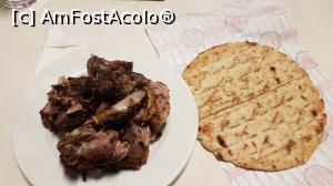 [P04] Aceasta se numeste jumatate de portie de carniță rumenită de miel plus pita. Impreuna cu doi gyros-pita a costat enorma sumă de 8 euroMinunat condimentate si gust excelent » foto by Aditzul
 - 
<span class="allrVoted glyphicon glyphicon-heart hidden" id="av1112883"></span>
<a class="m-l-10 hidden" id="sv1112883" onclick="voting_Foto_DelVot(,1112883,23402)" role="button">șterge vot <span class="glyphicon glyphicon-remove"></span></a>
<a id="v91112883" class=" c-red"  onclick="voting_Foto_SetVot(1112883)" role="button"><span class="glyphicon glyphicon-heart-empty"></span> <b>LIKE</b> = Votează poza</a> <img class="hidden"  id="f1112883W9" src="/imagini/loader.gif" border="0" /><span class="AjErrMes hidden" id="e1112883ErM"></span>
