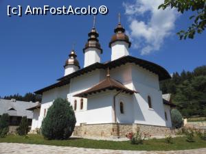 [P06] Mănăstirea Almaș - Biserica mare, vedere dinspre sud-est. » foto by iulianic
 - 
<span class="allrVoted glyphicon glyphicon-heart hidden" id="av1189397"></span>
<a class="m-l-10 hidden" id="sv1189397" onclick="voting_Foto_DelVot(,1189397,23413)" role="button">șterge vot <span class="glyphicon glyphicon-remove"></span></a>
<a id="v91189397" class=" c-red"  onclick="voting_Foto_SetVot(1189397)" role="button"><span class="glyphicon glyphicon-heart-empty"></span> <b>LIKE</b> = Votează poza</a> <img class="hidden"  id="f1189397W9" src="/imagini/loader.gif" border="0" /><span class="AjErrMes hidden" id="e1189397ErM"></span>