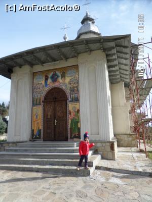[P09] Intrarea în biserică, icoanele lucrate în mozaic și ușa frumos sculptată » foto by Alina53
 - 
<span class="allrVoted glyphicon glyphicon-heart hidden" id="av942764"></span>
<a class="m-l-10 hidden" id="sv942764" onclick="voting_Foto_DelVot(,942764,23413)" role="button">șterge vot <span class="glyphicon glyphicon-remove"></span></a>
<a id="v9942764" class=" c-red"  onclick="voting_Foto_SetVot(942764)" role="button"><span class="glyphicon glyphicon-heart-empty"></span> <b>LIKE</b> = Votează poza</a> <img class="hidden"  id="f942764W9" src="/imagini/loader.gif" border="0" /><span class="AjErrMes hidden" id="e942764ErM"></span>