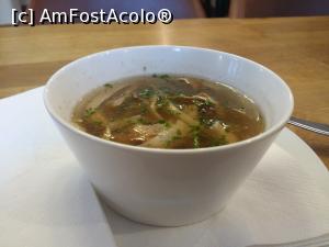 [P05] Restaurantul Zur Zill - supa de găină cu tăieței de casă » foto by Dragoș_MD
 - 
<span class="allrVoted glyphicon glyphicon-heart hidden" id="av943126"></span>
<a class="m-l-10 hidden" id="sv943126" onclick="voting_Foto_DelVot(,943126,23419)" role="button">șterge vot <span class="glyphicon glyphicon-remove"></span></a>
<a id="v9943126" class=" c-red"  onclick="voting_Foto_SetVot(943126)" role="button"><span class="glyphicon glyphicon-heart-empty"></span> <b>LIKE</b> = Votează poza</a> <img class="hidden"  id="f943126W9" src="/imagini/loader.gif" border="0" /><span class="AjErrMes hidden" id="e943126ErM"></span>