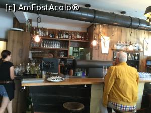 [P32] Restaurant “La Zill”- zona barului » foto by mishu
 - 
<span class="allrVoted glyphicon glyphicon-heart hidden" id="av1206233"></span>
<a class="m-l-10 hidden" id="sv1206233" onclick="voting_Foto_DelVot(,1206233,23419)" role="button">șterge vot <span class="glyphicon glyphicon-remove"></span></a>
<a id="v91206233" class=" c-red"  onclick="voting_Foto_SetVot(1206233)" role="button"><span class="glyphicon glyphicon-heart-empty"></span> <b>LIKE</b> = Votează poza</a> <img class="hidden"  id="f1206233W9" src="/imagini/loader.gif" border="0" /><span class="AjErrMes hidden" id="e1206233ErM"></span>