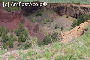 [P15] Complexul Geologic Racoș, Vulcanul Racoș loc de exploatare a bazaltului, suntem sus în partea estică și vedem craterul, Am Fost Acolo jos și ne-am plimbat pe la baza vârfului » foto by mprofeanu
 - 
<span class="allrVoted glyphicon glyphicon-heart hidden" id="av1167762"></span>
<a class="m-l-10 hidden" id="sv1167762" onclick="voting_Foto_DelVot(,1167762,23427)" role="button">șterge vot <span class="glyphicon glyphicon-remove"></span></a>
<a id="v91167762" class=" c-red"  onclick="voting_Foto_SetVot(1167762)" role="button"><span class="glyphicon glyphicon-heart-empty"></span> <b>LIKE</b> = Votează poza</a> <img class="hidden"  id="f1167762W9" src="/imagini/loader.gif" border="0" /><span class="AjErrMes hidden" id="e1167762ErM"></span>