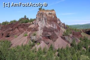 [P04] Complexul Geologic Racoș, Vulcanul Racoș, Conul Vulcanului, centrul lui de erupție, astăzi turn de lavă solidificată, poză mărită » foto by mprofeanu
 - 
<span class="allrVoted glyphicon glyphicon-heart hidden" id="av1167751"></span>
<a class="m-l-10 hidden" id="sv1167751" onclick="voting_Foto_DelVot(,1167751,23427)" role="button">șterge vot <span class="glyphicon glyphicon-remove"></span></a>
<a id="v91167751" class=" c-red"  onclick="voting_Foto_SetVot(1167751)" role="button"><span class="glyphicon glyphicon-heart-empty"></span> <b>LIKE</b> = Votează poza</a> <img class="hidden"  id="f1167751W9" src="/imagini/loader.gif" border="0" /><span class="AjErrMes hidden" id="e1167751ErM"></span>