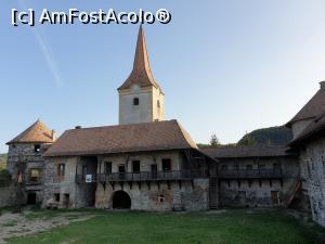 [P01] Bastionul din stanga este cel &icirc;n care se aflau dormitoarele familiei Bethlen. Intrarea in castel era prin mijlocul cladirii principale cu turn, printr-o galerie semirotunda, singura cale de acces in castel in perioada medievala. Aceasta ducea spre Sala Cavalerilor, distrusa astazi in totalitate, despre care se spune ca era de o frumusete rara. » foto by geani anto
 - 
<span class="allrVoted glyphicon glyphicon-heart hidden" id="av1282122"></span>
<a class="m-l-10 hidden" id="sv1282122" onclick="voting_Foto_DelVot(,1282122,23427)" role="button">șterge vot <span class="glyphicon glyphicon-remove"></span></a>
<a id="v91282122" class=" c-red"  onclick="voting_Foto_SetVot(1282122)" role="button"><span class="glyphicon glyphicon-heart-empty"></span> <b>LIKE</b> = Votează poza</a> <img class="hidden"  id="f1282122W9" src="/imagini/loader.gif" border="0" /><span class="AjErrMes hidden" id="e1282122ErM"></span>