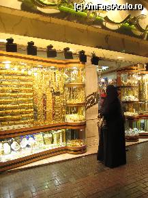 [P07] Pe sub abaya neagra toate localnicele poarta bijuterii de aur » foto by lizuk
 - 
<span class="allrVoted glyphicon glyphicon-heart hidden" id="av69348"></span>
<a class="m-l-10 hidden" id="sv69348" onclick="voting_Foto_DelVot(,69348,23467)" role="button">șterge vot <span class="glyphicon glyphicon-remove"></span></a>
<a id="v969348" class=" c-red"  onclick="voting_Foto_SetVot(69348)" role="button"><span class="glyphicon glyphicon-heart-empty"></span> <b>LIKE</b> = Votează poza</a> <img class="hidden"  id="f69348W9" src="/imagini/loader.gif" border="0" /><span class="AjErrMes hidden" id="e69348ErM"></span>