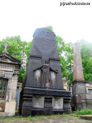 [P06] Mormântul generalilor LECOMTE ŞI CLEMENT executaţi în 1871 de comunarzi » foto by Michi
 - 
<span class="allrVoted glyphicon glyphicon-heart hidden" id="av517611"></span>
<a class="m-l-10 hidden" id="sv517611" onclick="voting_Foto_DelVot(,517611,23478)" role="button">șterge vot <span class="glyphicon glyphicon-remove"></span></a>
<a id="v9517611" class=" c-red"  onclick="voting_Foto_SetVot(517611)" role="button"><span class="glyphicon glyphicon-heart-empty"></span> <b>LIKE</b> = Votează poza</a> <img class="hidden"  id="f517611W9" src="/imagini/loader.gif" border="0" /><span class="AjErrMes hidden" id="e517611ErM"></span>