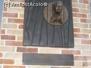 [P08] Basorelief Edith Piaf. Rue Belgrand, Paris.  » foto by mihaelavoicu
 - 
<span class="allrVoted glyphicon glyphicon-heart hidden" id="av946191"></span>
<a class="m-l-10 hidden" id="sv946191" onclick="voting_Foto_DelVot(,946191,23478)" role="button">șterge vot <span class="glyphicon glyphicon-remove"></span></a>
<a id="v9946191" class=" c-red"  onclick="voting_Foto_SetVot(946191)" role="button"><span class="glyphicon glyphicon-heart-empty"></span> <b>LIKE</b> = Votează poza</a> <img class="hidden"  id="f946191W9" src="/imagini/loader.gif" border="0" /><span class="AjErrMes hidden" id="e946191ErM"></span>