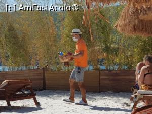 [P43] Lujo Bodrum - barman plimbând o frapieră plină cu îngheţată » foto by nicole33
 - 
<span class="allrVoted glyphicon glyphicon-heart hidden" id="av1407793"></span>
<a class="m-l-10 hidden" id="sv1407793" onclick="voting_Foto_DelVot(,1407793,23484)" role="button">șterge vot <span class="glyphicon glyphicon-remove"></span></a>
<a id="v91407793" class=" c-red"  onclick="voting_Foto_SetVot(1407793)" role="button"><span class="glyphicon glyphicon-heart-empty"></span> <b>LIKE</b> = Votează poza</a> <img class="hidden"  id="f1407793W9" src="/imagini/loader.gif" border="0" /><span class="AjErrMes hidden" id="e1407793ErM"></span>