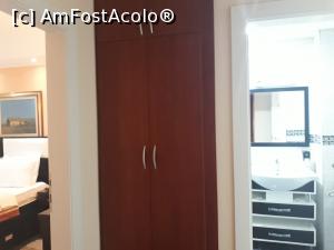 [P16] Apartamentul 305 - holul de la intrare cu 2 dulapuri pentru haine.  » foto by Aurici
 - 
<span class="allrVoted glyphicon glyphicon-heart hidden" id="av1046767"></span>
<a class="m-l-10 hidden" id="sv1046767" onclick="voting_Foto_DelVot(,1046767,23500)" role="button">șterge vot <span class="glyphicon glyphicon-remove"></span></a>
<a id="v91046767" class=" c-red"  onclick="voting_Foto_SetVot(1046767)" role="button"><span class="glyphicon glyphicon-heart-empty"></span> <b>LIKE</b> = Votează poza</a> <img class="hidden"  id="f1046767W9" src="/imagini/loader.gif" border="0" /><span class="AjErrMes hidden" id="e1046767ErM"></span>