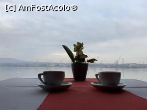 [P26] La o cafea în barul de la parter.  » foto by Aurici
 - 
<span class="allrVoted glyphicon glyphicon-heart hidden" id="av1046777"></span>
<a class="m-l-10 hidden" id="sv1046777" onclick="voting_Foto_DelVot(,1046777,23500)" role="button">șterge vot <span class="glyphicon glyphicon-remove"></span></a>
<a id="v91046777" class=" c-red"  onclick="voting_Foto_SetVot(1046777)" role="button"><span class="glyphicon glyphicon-heart-empty"></span> <b>LIKE</b> = Votează poza</a> <img class="hidden"  id="f1046777W9" src="/imagini/loader.gif" border="0" /><span class="AjErrMes hidden" id="e1046777ErM"></span>