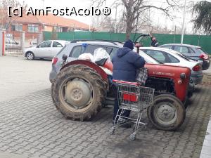[P42] Cu tractorul la cumpărături, în Kladovo!  » foto by Aurici
 - 
<span class="allrVoted glyphicon glyphicon-heart hidden" id="av1046791"></span>
<a class="m-l-10 hidden" id="sv1046791" onclick="voting_Foto_DelVot(,1046791,23500)" role="button">șterge vot <span class="glyphicon glyphicon-remove"></span></a>
<a id="v91046791" class=" c-red"  onclick="voting_Foto_SetVot(1046791)" role="button"><span class="glyphicon glyphicon-heart-empty"></span> <b>LIKE</b> = Votează poza</a> <img class="hidden"  id="f1046791W9" src="/imagini/loader.gif" border="0" /><span class="AjErrMes hidden" id="e1046791ErM"></span>