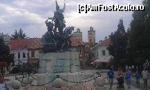 [P14] Statuia lui Istvan Dobo din piaţa cu acelaşi nume. Eger, Ungaria.  » foto by traian.leuca †
 - 
<span class="allrVoted glyphicon glyphicon-heart hidden" id="av490599"></span>
<a class="m-l-10 hidden" id="sv490599" onclick="voting_Foto_DelVot(,490599,23543)" role="button">șterge vot <span class="glyphicon glyphicon-remove"></span></a>
<a id="v9490599" class=" c-red"  onclick="voting_Foto_SetVot(490599)" role="button"><span class="glyphicon glyphicon-heart-empty"></span> <b>LIKE</b> = Votează poza</a> <img class="hidden"  id="f490599W9" src="/imagini/loader.gif" border="0" /><span class="AjErrMes hidden" id="e490599ErM"></span>