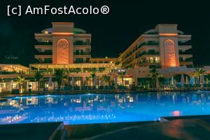[P02] Piscina mare si hotelul, zona centrala » foto by liniuta
 - 
<span class="allrVoted glyphicon glyphicon-heart hidden" id="av1084453"></span>
<a class="m-l-10 hidden" id="sv1084453" onclick="voting_Foto_DelVot(,1084453,23548)" role="button">șterge vot <span class="glyphicon glyphicon-remove"></span></a>
<a id="v91084453" class=" c-red"  onclick="voting_Foto_SetVot(1084453)" role="button"><span class="glyphicon glyphicon-heart-empty"></span> <b>LIKE</b> = Votează poza</a> <img class="hidden"  id="f1084453W9" src="/imagini/loader.gif" border="0" /><span class="AjErrMes hidden" id="e1084453ErM"></span>