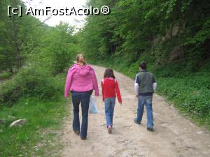 [P11] Drumeție pe lângă apa Blandianei până la Piatra Tomii (prima, de acum 10 ani) - copii ăia sunt amândoi majori acum;)  » foto by Dragoș_MD
 - 
<span class="allrVoted glyphicon glyphicon-heart hidden" id="av942326"></span>
<a class="m-l-10 hidden" id="sv942326" onclick="voting_Foto_DelVot(,942326,23551)" role="button">șterge vot <span class="glyphicon glyphicon-remove"></span></a>
<a id="v9942326" class=" c-red"  onclick="voting_Foto_SetVot(942326)" role="button"><span class="glyphicon glyphicon-heart-empty"></span> <b>LIKE</b> = Votează poza</a> <img class="hidden"  id="f942326W9" src="/imagini/loader.gif" border="0" /><span class="AjErrMes hidden" id="e942326ErM"></span>