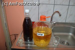 [P16] Coniac de casă şi pălincă de caise produse in gospodăria familiei Iepure din comuna Ciumbrud, jud. Alba.  » foto by traian.leuca †
 - 
<span class="allrVoted glyphicon glyphicon-heart hidden" id="av951074"></span>
<a class="m-l-10 hidden" id="sv951074" onclick="voting_Foto_DelVot(,951074,23551)" role="button">șterge vot <span class="glyphicon glyphicon-remove"></span></a>
<a id="v9951074" class=" c-red"  onclick="voting_Foto_SetVot(951074)" role="button"><span class="glyphicon glyphicon-heart-empty"></span> <b>LIKE</b> = Votează poza</a> <img class="hidden"  id="f951074W9" src="/imagini/loader.gif" border="0" /><span class="AjErrMes hidden" id="e951074ErM"></span>
