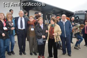 [P02] O parte din grupul de excursionişti în curtea SC Jidvei. În centru (cu cravată) patronul, domnul Necşulescu.  » foto by traian.leuca †
 - 
<span class="allrVoted glyphicon glyphicon-heart hidden" id="av951060"></span>
<a class="m-l-10 hidden" id="sv951060" onclick="voting_Foto_DelVot(,951060,23551)" role="button">șterge vot <span class="glyphicon glyphicon-remove"></span></a>
<a id="v9951060" class=" c-red"  onclick="voting_Foto_SetVot(951060)" role="button"><span class="glyphicon glyphicon-heart-empty"></span> <b>LIKE</b> = Votează poza</a> <img class="hidden"  id="f951060W9" src="/imagini/loader.gif" border="0" /><span class="AjErrMes hidden" id="e951060ErM"></span>