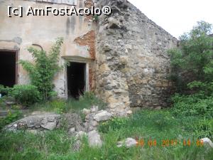 [P08] frântură din zid şi anexe părăsite » foto by zlatna
 - 
<span class="allrVoted glyphicon glyphicon-heart hidden" id="av869310"></span>
<a class="m-l-10 hidden" id="sv869310" onclick="voting_Foto_DelVot(,869310,23551)" role="button">șterge vot <span class="glyphicon glyphicon-remove"></span></a>
<a id="v9869310" class=" c-red"  onclick="voting_Foto_SetVot(869310)" role="button"><span class="glyphicon glyphicon-heart-empty"></span> <b>LIKE</b> = Votează poza</a> <img class="hidden"  id="f869310W9" src="/imagini/loader.gif" border="0" /><span class="AjErrMes hidden" id="e869310ErM"></span>