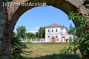 [P09] Resortul Martinuzzi văzut de sub bolta fostului castel Martinuzzi » foto by AZE
 - 
<span class="allrVoted glyphicon glyphicon-heart hidden" id="av1015290"></span>
<a class="m-l-10 hidden" id="sv1015290" onclick="voting_Foto_DelVot(,1015290,23551)" role="button">șterge vot <span class="glyphicon glyphicon-remove"></span></a>
<a id="v91015290" class=" c-red"  onclick="voting_Foto_SetVot(1015290)" role="button"><span class="glyphicon glyphicon-heart-empty"></span> <b>LIKE</b> = Votează poza</a> <img class="hidden"  id="f1015290W9" src="/imagini/loader.gif" border="0" /><span class="AjErrMes hidden" id="e1015290ErM"></span>