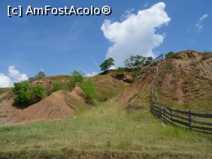 [P20] Formațiuni geologice de șiroire la ieșire din Vurpăr asemănătoare cu cele de la Râpa Roșie de lângă Sebeș.  » foto by tata123 🔱
 - 
<span class="allrVoted glyphicon glyphicon-heart hidden" id="av1113313"></span>
<a class="m-l-10 hidden" id="sv1113313" onclick="voting_Foto_DelVot(,1113313,23551)" role="button">șterge vot <span class="glyphicon glyphicon-remove"></span></a>
<a id="v91113313" class=" c-red"  onclick="voting_Foto_SetVot(1113313)" role="button"><span class="glyphicon glyphicon-heart-empty"></span> <b>LIKE</b> = Votează poza</a> <img class="hidden"  id="f1113313W9" src="/imagini/loader.gif" border="0" /><span class="AjErrMes hidden" id="e1113313ErM"></span>