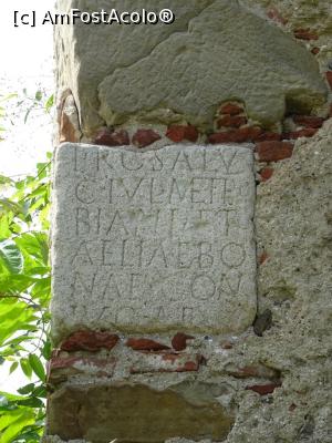 [P04] Inscripție încastrată în stâlpul porții.  » foto by tata123 🔱
 - 
<span class="allrVoted glyphicon glyphicon-heart hidden" id="av1113297"></span>
<a class="m-l-10 hidden" id="sv1113297" onclick="voting_Foto_DelVot(,1113297,23551)" role="button">șterge vot <span class="glyphicon glyphicon-remove"></span></a>
<a id="v91113297" class=" c-red"  onclick="voting_Foto_SetVot(1113297)" role="button"><span class="glyphicon glyphicon-heart-empty"></span> <b>LIKE</b> = Votează poza</a> <img class="hidden"  id="f1113297W9" src="/imagini/loader.gif" border="0" /><span class="AjErrMes hidden" id="e1113297ErM"></span>
