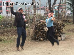 [P12] eu si ghidul sarind de bucurie » foto by adri-nico
 - 
<span class="allrVoted glyphicon glyphicon-heart hidden" id="av951322"></span>
<a class="m-l-10 hidden" id="sv951322" onclick="voting_Foto_DelVot(,951322,23559)" role="button">șterge vot <span class="glyphicon glyphicon-remove"></span></a>
<a id="v9951322" class=" c-red"  onclick="voting_Foto_SetVot(951322)" role="button"><span class="glyphicon glyphicon-heart-empty"></span> <b>LIKE</b> = Votează poza</a> <img class="hidden"  id="f951322W9" src="/imagini/loader.gif" border="0" /><span class="AjErrMes hidden" id="e951322ErM"></span>