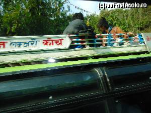 [P02] tineri calatorind pe autobuz » foto by buterfly*
 - 
<span class="allrVoted glyphicon glyphicon-heart hidden" id="av511185"></span>
<a class="m-l-10 hidden" id="sv511185" onclick="voting_Foto_DelVot(,511185,23559)" role="button">șterge vot <span class="glyphicon glyphicon-remove"></span></a>
<a id="v9511185" class=" c-red"  onclick="voting_Foto_SetVot(511185)" role="button"><span class="glyphicon glyphicon-heart-empty"></span> <b>LIKE</b> = Votează poza</a> <img class="hidden"  id="f511185W9" src="/imagini/loader.gif" border="0" /><span class="AjErrMes hidden" id="e511185ErM"></span>