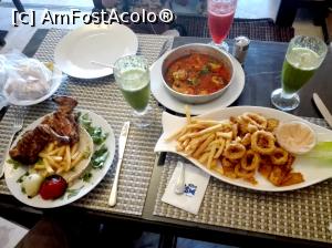 [P11] calmari pane, pui cu cartofi si Chicken Tikka. <p> in nota de plata se include 10% servcii si 7 & taxe » foto by alunelu69
 - 
<span class="allrVoted glyphicon glyphicon-heart hidden" id="av951692"></span>
<a class="m-l-10 hidden" id="sv951692" onclick="voting_Foto_DelVot(,951692,23564)" role="button">șterge vot <span class="glyphicon glyphicon-remove"></span></a>
<a id="v9951692" class=" c-red"  onclick="voting_Foto_SetVot(951692)" role="button"><span class="glyphicon glyphicon-heart-empty"></span> <b>LIKE</b> = Votează poza</a> <img class="hidden"  id="f951692W9" src="/imagini/loader.gif" border="0" /><span class="AjErrMes hidden" id="e951692ErM"></span>