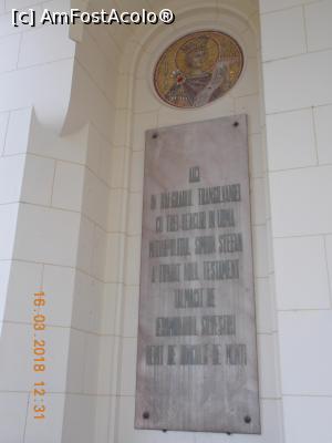 [P13] Una din cele 4 plăci de marmură și icoana in mozaic, executată de artist Norocea.  » foto by elviramvio
 - 
<span class="allrVoted glyphicon glyphicon-heart hidden" id="av952284"></span>
<a class="m-l-10 hidden" id="sv952284" onclick="voting_Foto_DelVot(,952284,23574)" role="button">șterge vot <span class="glyphicon glyphicon-remove"></span></a>
<a id="v9952284" class=" c-red"  onclick="voting_Foto_SetVot(952284)" role="button"><span class="glyphicon glyphicon-heart-empty"></span> <b>LIKE</b> = Votează poza</a> <img class="hidden"  id="f952284W9" src="/imagini/loader.gif" border="0" /><span class="AjErrMes hidden" id="e952284ErM"></span>