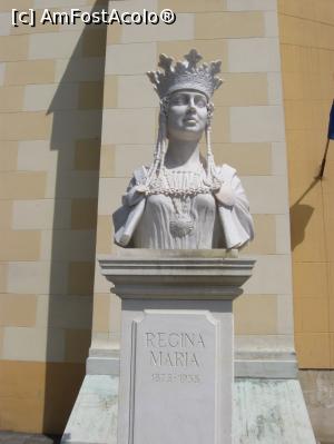 [P02] Bustul Reginei Maria - în fața clopotniței. » foto by tata123 🔱
 - 
<span class="allrVoted glyphicon glyphicon-heart hidden" id="av1330990"></span>
<a class="m-l-10 hidden" id="sv1330990" onclick="voting_Foto_DelVot(,1330990,23574)" role="button">șterge vot <span class="glyphicon glyphicon-remove"></span></a>
<a id="v91330990" class=" c-red"  onclick="voting_Foto_SetVot(1330990)" role="button"><span class="glyphicon glyphicon-heart-empty"></span> <b>LIKE</b> = Votează poza</a> <img class="hidden"  id="f1330990W9" src="/imagini/loader.gif" border="0" /><span class="AjErrMes hidden" id="e1330990ErM"></span>