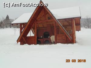 [P05] foisorul inchis pe trei parti dintre care lateralele cu geam, aflat la cativa metri de pensiune » foto by Denisa13
 - 
<span class="allrVoted glyphicon glyphicon-heart hidden" id="av954342"></span>
<a class="m-l-10 hidden" id="sv954342" onclick="voting_Foto_DelVot(,954342,23582)" role="button">șterge vot <span class="glyphicon glyphicon-remove"></span></a>
<a id="v9954342" class=" c-red"  onclick="voting_Foto_SetVot(954342)" role="button"><span class="glyphicon glyphicon-heart-empty"></span> <b>LIKE</b> = Votează poza</a> <img class="hidden"  id="f954342W9" src="/imagini/loader.gif" border="0" /><span class="AjErrMes hidden" id="e954342ErM"></span>