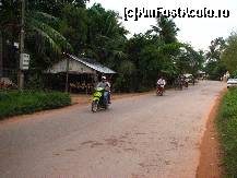 [P17] Strada care duce spre Siem Reap » foto by lizuk
 - 
<span class="allrVoted glyphicon glyphicon-heart hidden" id="av55055"></span>
<a class="m-l-10 hidden" id="sv55055" onclick="voting_Foto_DelVot(,55055,23583)" role="button">șterge vot <span class="glyphicon glyphicon-remove"></span></a>
<a id="v955055" class=" c-red"  onclick="voting_Foto_SetVot(55055)" role="button"><span class="glyphicon glyphicon-heart-empty"></span> <b>LIKE</b> = Votează poza</a> <img class="hidden"  id="f55055W9" src="/imagini/loader.gif" border="0" /><span class="AjErrMes hidden" id="e55055ErM"></span>