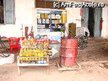[P23] Benzinarie locala. Benzina se vinde, asa cum vedeti, la bidonase de plastic, in cantitati mai mici - dar probabil suficiente pentru un drum cu scuterul » foto by lizuk
 - 
<span class="allrVoted glyphicon glyphicon-heart hidden" id="av55103"></span>
<a class="m-l-10 hidden" id="sv55103" onclick="voting_Foto_DelVot(,55103,23583)" role="button">șterge vot <span class="glyphicon glyphicon-remove"></span></a>
<a id="v955103" class=" c-red"  onclick="voting_Foto_SetVot(55103)" role="button"><span class="glyphicon glyphicon-heart-empty"></span> <b>LIKE</b> = Votează poza</a> <img class="hidden"  id="f55103W9" src="/imagini/loader.gif" border="0" /><span class="AjErrMes hidden" id="e55103ErM"></span>