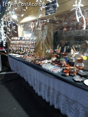 [P13] Un stand cu lutarie manuala » foto by Zoazore
 - 
<span class="allrVoted glyphicon glyphicon-heart hidden" id="av1340089"></span>
<a class="m-l-10 hidden" id="sv1340089" onclick="voting_Foto_DelVot(,1340089,23584)" role="button">șterge vot <span class="glyphicon glyphicon-remove"></span></a>
<a id="v91340089" class=" c-red"  onclick="voting_Foto_SetVot(1340089)" role="button"><span class="glyphicon glyphicon-heart-empty"></span> <b>LIKE</b> = Votează poza</a> <img class="hidden"  id="f1340089W9" src="/imagini/loader.gif" border="0" /><span class="AjErrMes hidden" id="e1340089ErM"></span>