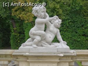 [P37] Complexul muzeal Wilanow: Grădina barocă (statuie cu copii pe balustrada zidului terasei de sus)  » foto by mariana.olaru
 - 
<span class="allrVoted glyphicon glyphicon-heart hidden" id="av954383"></span>
<a class="m-l-10 hidden" id="sv954383" onclick="voting_Foto_DelVot(,954383,23586)" role="button">șterge vot <span class="glyphicon glyphicon-remove"></span></a>
<a id="v9954383" class=" c-red"  onclick="voting_Foto_SetVot(954383)" role="button"><span class="glyphicon glyphicon-heart-empty"></span> <b>LIKE</b> = Votează poza</a> <img class="hidden"  id="f954383W9" src="/imagini/loader.gif" border="0" /><span class="AjErrMes hidden" id="e954383ErM"></span>