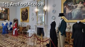 [P22] A<strong>partamentul printesei Izabela Lubomirska</strong> cuprinde trei camere: salonul, dormitorul de aur, anticamera familiei Lubomirski si baia, amenajate in conformitate cu ultimele tendinte in arta.

In <strong>Salon </strong>sunt atarnate farfurii si boluri din Orientul Indepartat, dar si oglinzi englezesti. » foto by geani anto
 - 
<span class="allrVoted glyphicon glyphicon-heart hidden" id="av1343608"></span>
<a class="m-l-10 hidden" id="sv1343608" onclick="voting_Foto_DelVot(,1343608,23586)" role="button">șterge vot <span class="glyphicon glyphicon-remove"></span></a>
<a id="v91343608" class=" c-red"  onclick="voting_Foto_SetVot(1343608)" role="button"><span class="glyphicon glyphicon-heart-empty"></span> <b>LIKE</b> = Votează poza</a> <img class="hidden"  id="f1343608W9" src="/imagini/loader.gif" border="0" /><span class="AjErrMes hidden" id="e1343608ErM"></span>