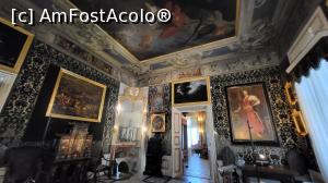 [P37] <strong>Antecamera </strong>functiona ca o sala reprezentativa, unde invitatii si curtenii asteptau audienta la rege. Plafonul este in intregime pictat cu alegoria iernii, iar pe peretii tapetati cu catifea imprimata, sunt agatate oglinzi stil Régence si cateva tablouri de mari dimensiuni, intre care cele mai pretioase par a fi Portretul in picioare al lui Ioan Sobieski, Portretul lui cu familia si Batalia de la Viena. » foto by geani anto
 - 
<span class="allrVoted glyphicon glyphicon-heart hidden" id="av1343623"></span>
<a class="m-l-10 hidden" id="sv1343623" onclick="voting_Foto_DelVot(,1343623,23586)" role="button">șterge vot <span class="glyphicon glyphicon-remove"></span></a>
<a id="v91343623" class=" c-red"  onclick="voting_Foto_SetVot(1343623)" role="button"><span class="glyphicon glyphicon-heart-empty"></span> <b>LIKE</b> = Votează poza</a> <img class="hidden"  id="f1343623W9" src="/imagini/loader.gif" border="0" /><span class="AjErrMes hidden" id="e1343623ErM"></span>