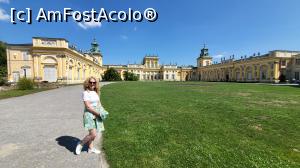 [P06] Palatul, colorat in galben cald, in forma de U, are doua aripi simetrice, insa in partea dreapta exista anexele, care adaposteau bucataria, grajdurile si odaile personalului, iar in prezent aici isi are sediul administratia palatului si e deschisa vizitatorilor o cafenea. » foto by geani anto
 - 
<span class="allrVoted glyphicon glyphicon-heart hidden" id="av1343592"></span>
<a class="m-l-10 hidden" id="sv1343592" onclick="voting_Foto_DelVot(,1343592,23586)" role="button">șterge vot <span class="glyphicon glyphicon-remove"></span></a>
<a id="v91343592" class=" c-red"  onclick="voting_Foto_SetVot(1343592)" role="button"><span class="glyphicon glyphicon-heart-empty"></span> <b>LIKE</b> = Votează poza</a> <img class="hidden"  id="f1343592W9" src="/imagini/loader.gif" border="0" /><span class="AjErrMes hidden" id="e1343592ErM"></span>