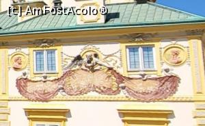 [P08] Curios este insa ceasul solar, ca un un imens basorelief plasat intre doua ferestre, care nu indica ora, asa cum ar fi normal, ci, simbolic, reprezinta scurgerea timpului intr-un an. Cronos tine in mana o pana, a carei umbra ce cade pe mantia aruncata a timpului, indica ciclicitatea anotimpurilor. » foto by geani anto
 - 
<span class="allrVoted glyphicon glyphicon-heart hidden" id="av1344875"></span>
<a class="m-l-10 hidden" id="sv1344875" onclick="voting_Foto_DelVot(,1344875,23586)" role="button">șterge vot <span class="glyphicon glyphicon-remove"></span></a>
<a id="v91344875" class=" c-red"  onclick="voting_Foto_SetVot(1344875)" role="button"><span class="glyphicon glyphicon-heart-empty"></span> <b>LIKE</b> = Votează poza</a> <img class="hidden"  id="f1344875W9" src="/imagini/loader.gif" border="0" /><span class="AjErrMes hidden" id="e1344875ErM"></span>