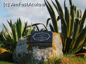 [P29] În timp ce aşteptam autobuzul spre Sintra, în staţie am văzut acest monument » foto by irinad
 - 
<span class="allrVoted glyphicon glyphicon-heart hidden" id="av1227297"></span>
<a class="m-l-10 hidden" id="sv1227297" onclick="voting_Foto_DelVot(,1227297,23592)" role="button">șterge vot <span class="glyphicon glyphicon-remove"></span></a>
<a id="v91227297" class=" c-red"  onclick="voting_Foto_SetVot(1227297)" role="button"><span class="glyphicon glyphicon-heart-empty"></span> <b>LIKE</b> = Votează poza</a> <img class="hidden"  id="f1227297W9" src="/imagini/loader.gif" border="0" /><span class="AjErrMes hidden" id="e1227297ErM"></span>